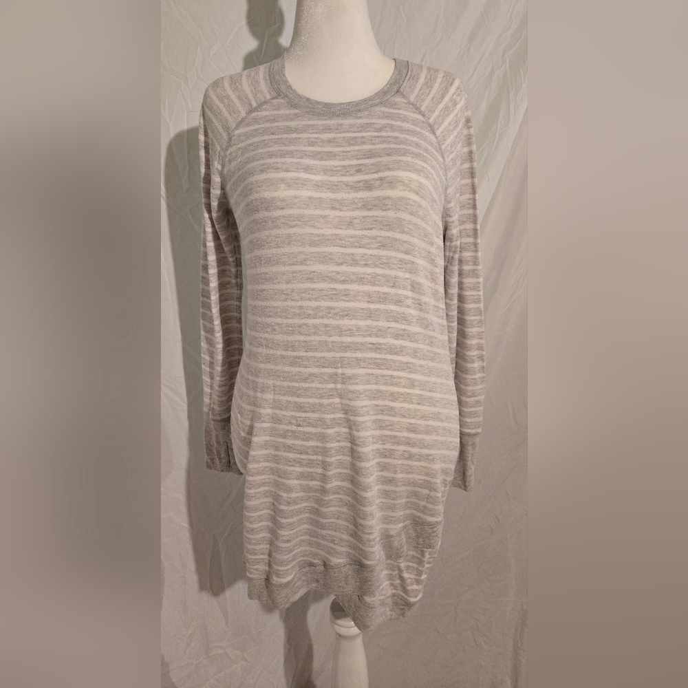 Athleta Heather Gray Sweater Sweatshirt With Thumb Holes
